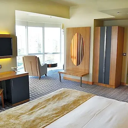Live Hotell 4*