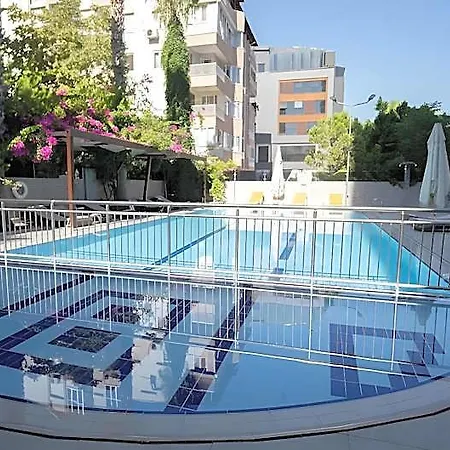 Live Hotell 4*