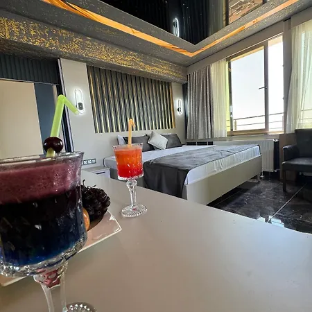 Отель Live 4*